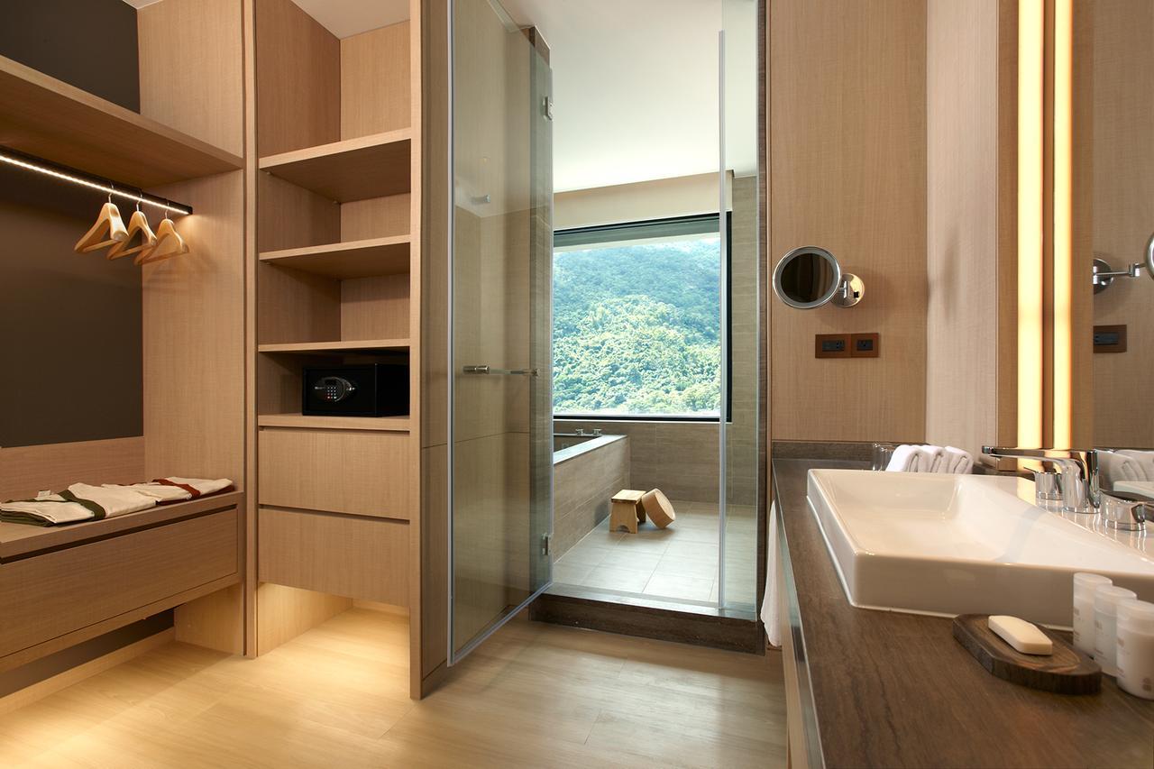Mu Jiaoxi Hotel Exterior foto A bathroom in a hotel