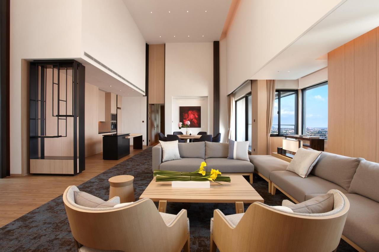 Mu Jiaoxi Hotel Exterior foto The living room of a suite at The Ritz-Carlton, Osaka