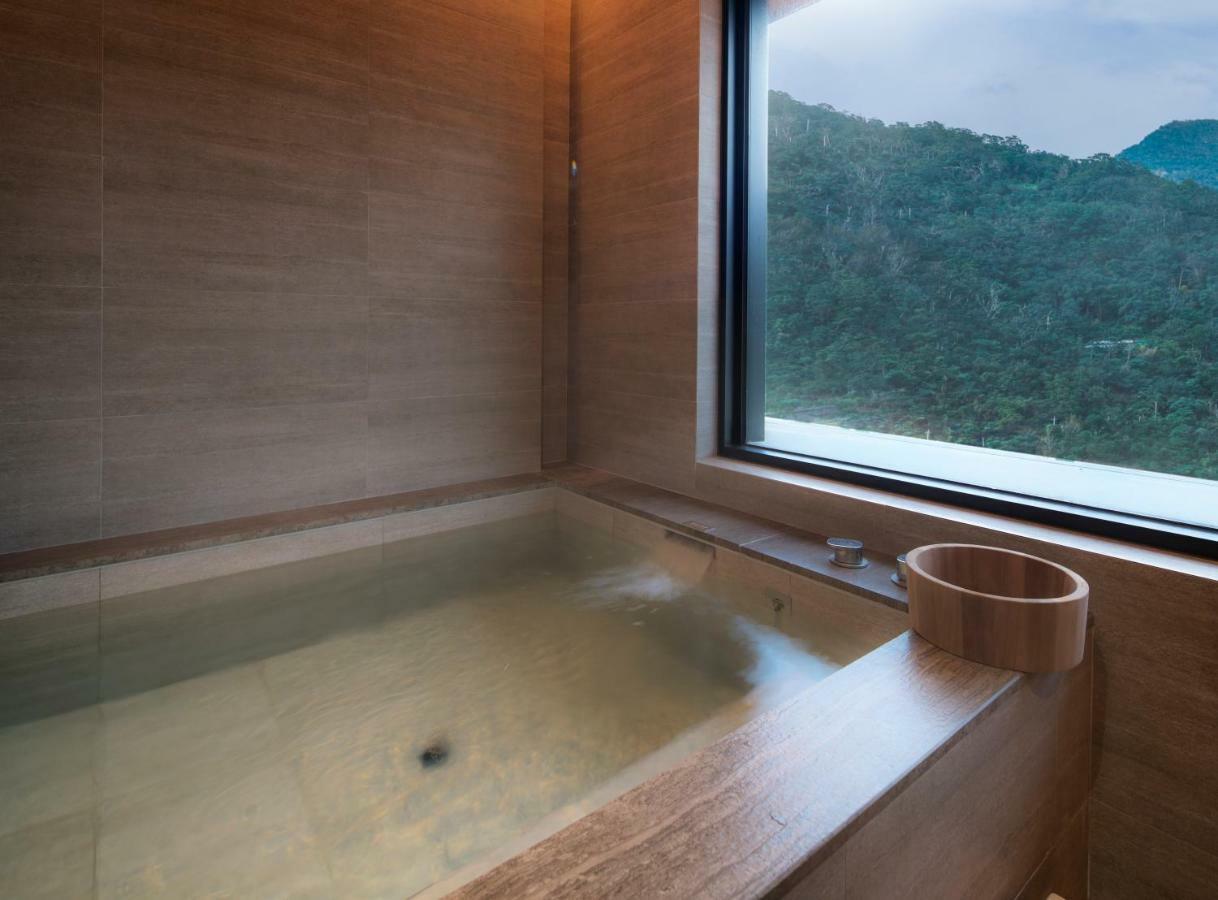Mu Jiaoxi Hotel Exterior foto A modern Japanese bathtub