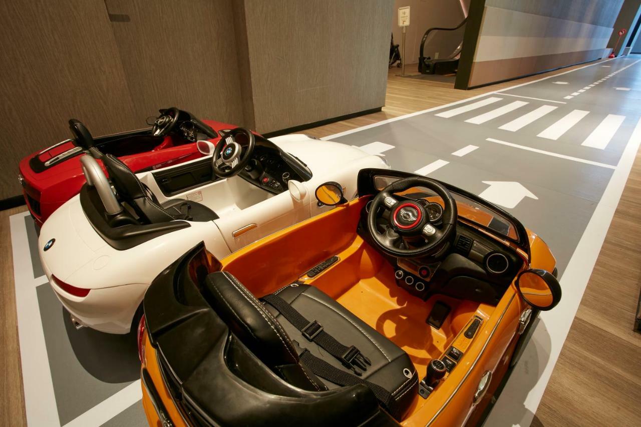 Mu Jiaoxi Hotel Exterior foto The interior of a car