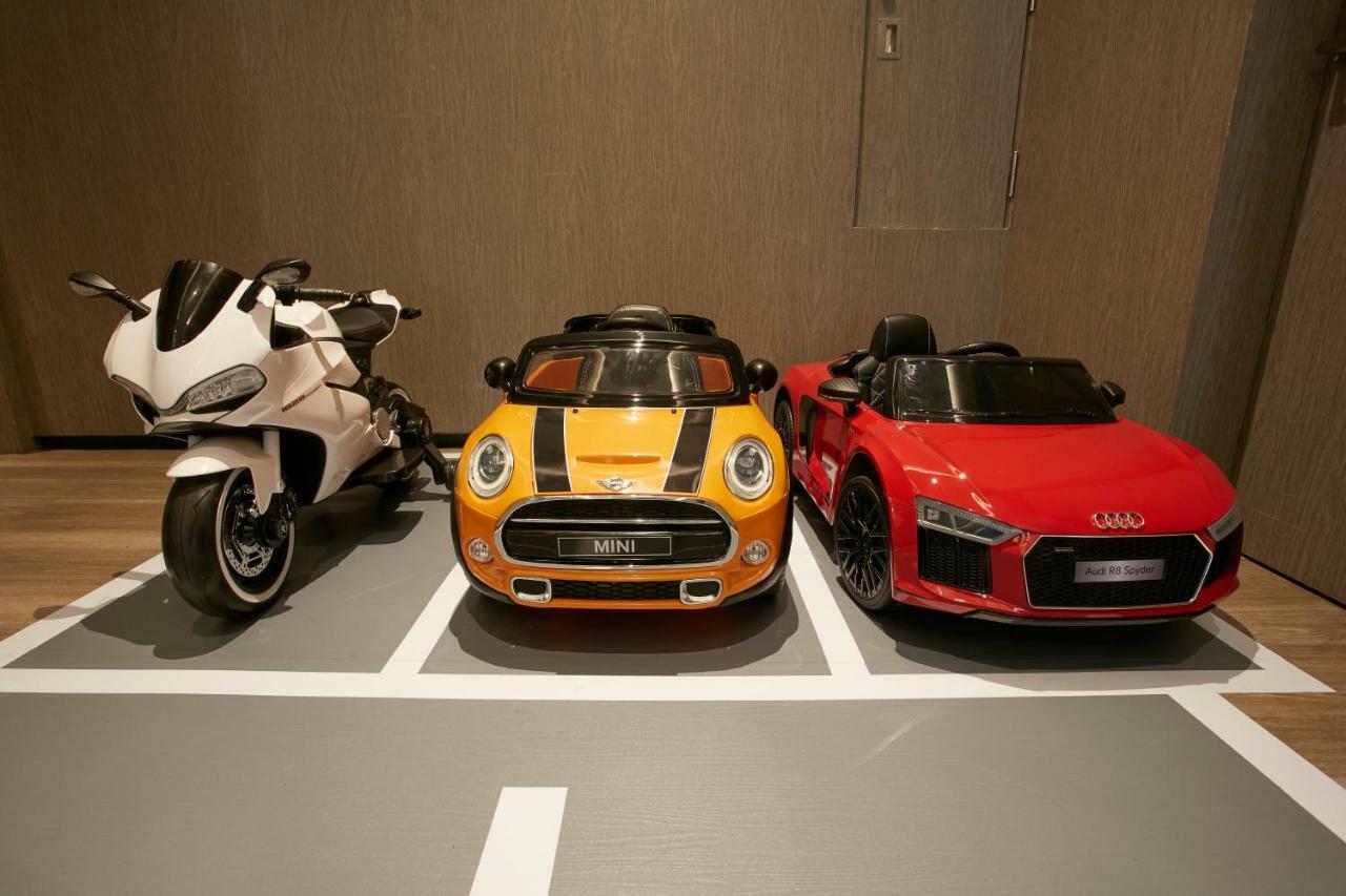 Mu Jiaoxi Hotel Exterior foto Children's electric cars and motorcycle